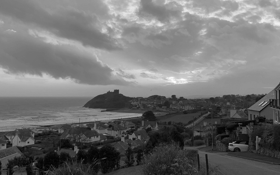 Foto da paisagem de uma cidade de praia
